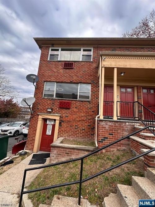 916 Stuyvesant Ave, Irvington, NJ, 07111-5144 | Card Image