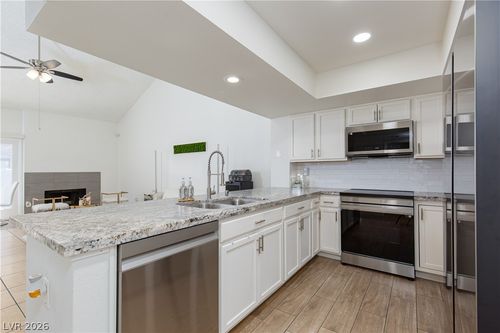 na-5627 Vineyard Ln, Las Vegas, NV, 89110-4966 | Card Image