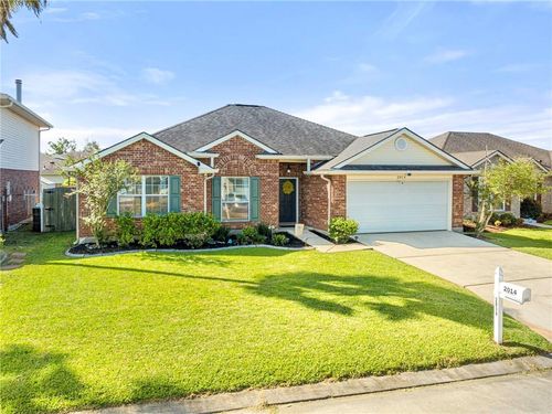 2014 N Village Green St, Harvey, LA, 70058-7002 | Card Image