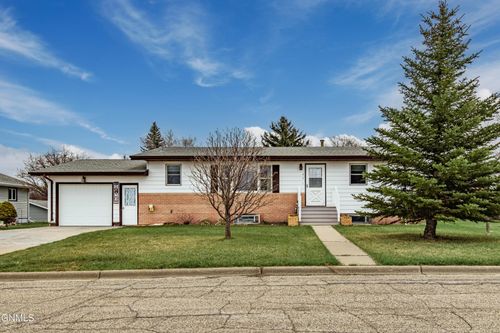 105 9th Street N, New Salem, ND, 58563 | Card Image