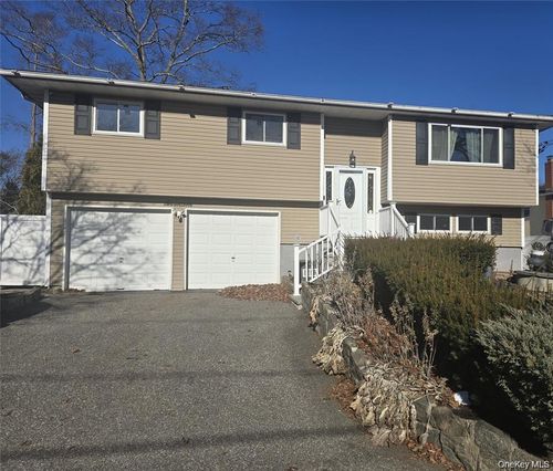 17 Lantern St, Huntington, NY, 11743-4741 | Card Image