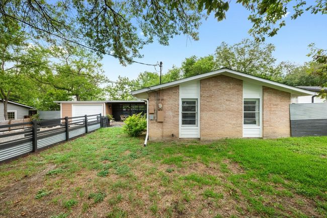 You're also only a mile from Bartholomew Park, the AIA-awarded HEB, JuiceLand, and Torchy’s. | Image 28