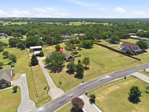 109 Crestwood Ln, Springtown, TX, 76082-6106 | Card Image