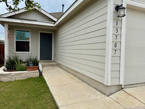 13707 Arroyo Seco, San Antonio, TX, 78223-1195 | Card Image