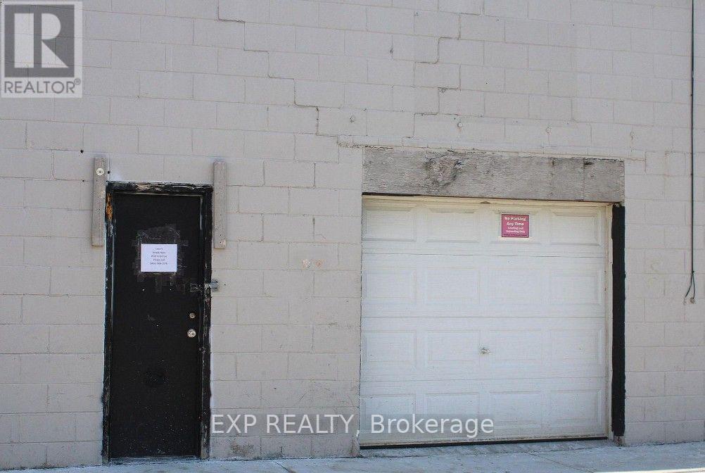 Commercial Lease in Toronto (Thorncliffe Park)