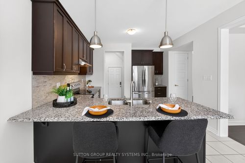 693 Doon Dr South, Kitchener, ON, N2P0H5 | Card Image