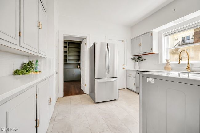 APT-2 - 1357 East Blvd, Condo with 4 bedrooms, 2 bathrooms and null parking in Cleveland OH | Image 6