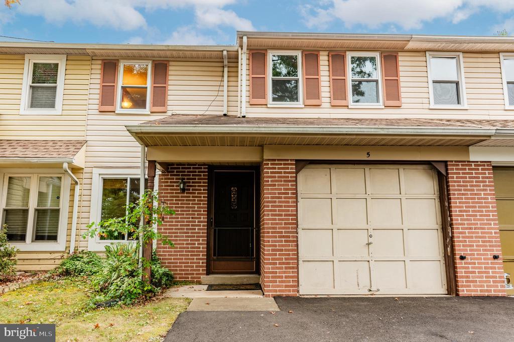 Saw Buck Cir, Horsham, PA 19044