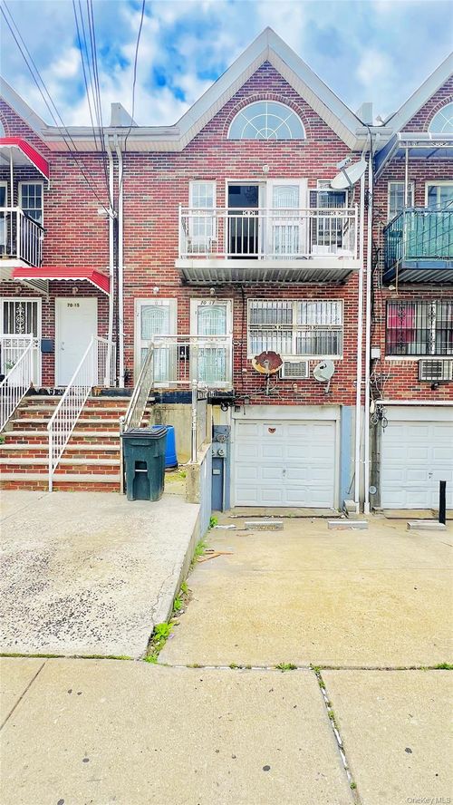 2-17-70 W 45th St, New York, NY, 10036-4202 | Card Image