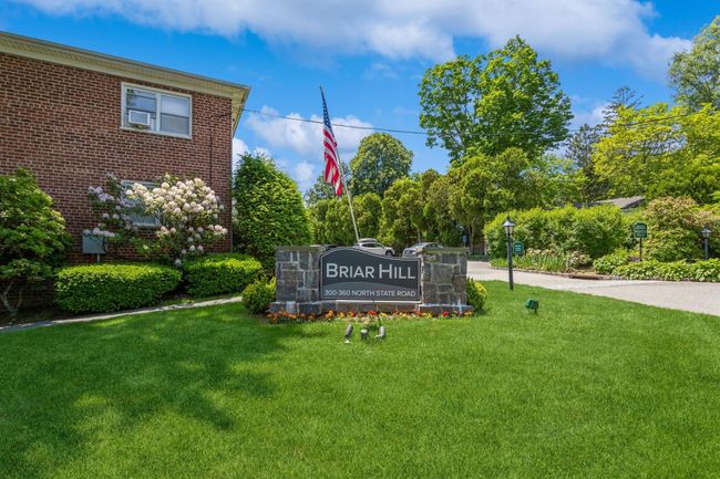 Community sign featuring a lawn | Image 19