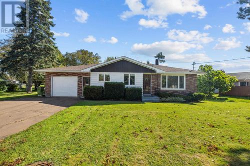 329 High St, House with 4 bedrooms, 2 bathrooms and null parking in Summerside PE | Card Image
