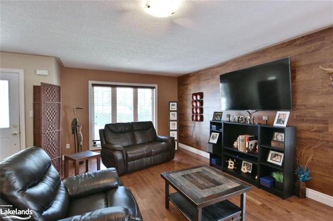 36 47 Th St S, House other with 5 bedrooms, 3 bathrooms and 6 parking in Wasaga Beach ON | Image 5