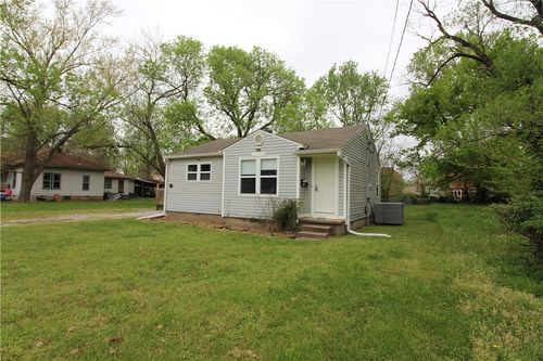 203 Se 7th St, Bentonville, AR, 72712-5927 | Card Image