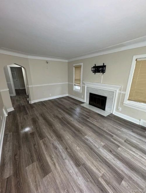 10407 Roxbury St, Detroit, MI, 48224-2468 | Card Image