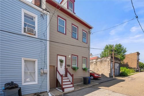 841 Blossom Way, Pittsburgh, PA, 15212-5068 | Card Image