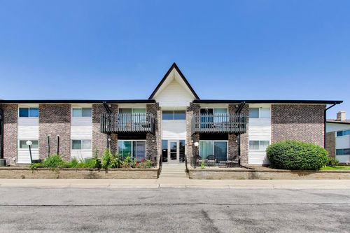102-23A Kingery Quarter, Willowbrook, IL, 60527-6519 | Card Image