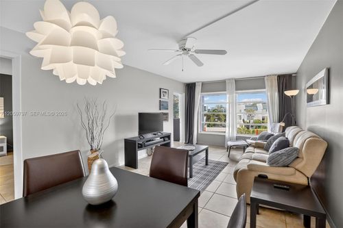 307-7897 Golf Circle Dr, Margate, FL, 33063-7361 | Card Image