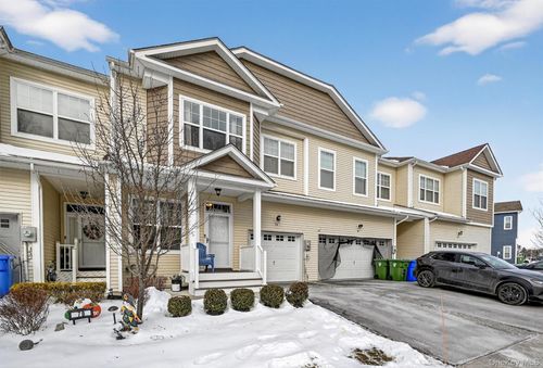 76 Magnolia Park Rd, Middletown, NY, 10940-3576 | Card Image