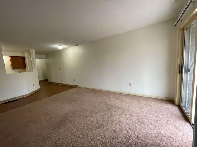 APT-302 - 7 Railroad Ave, Condo with 2 bedrooms, 1 bathrooms and null parking in Derry NH | Image 24