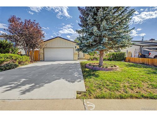 884 Madison Way, Bennett, CO, 80102-7832 | Card Image