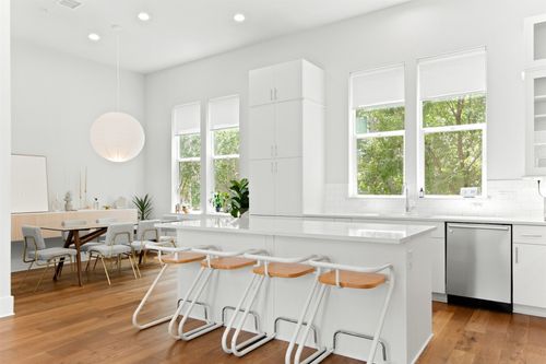 apt-401-381 E Greenbriar Ln, Dallas, TX, 75203-1045 | Card Image