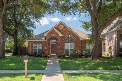 View of front facade with a front lawn | Image 1