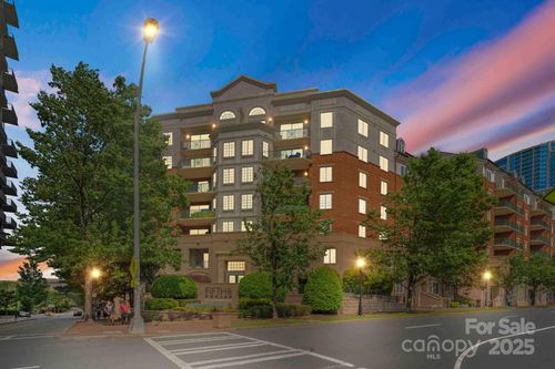 apt-351-300 W 5th St, Charlotte, NC, 28202-1538 | Card Image