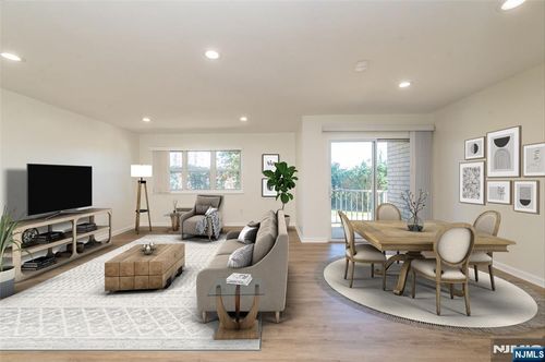 1111 River Rd, Edgewater, NJ, 07020-1335 | Card Image