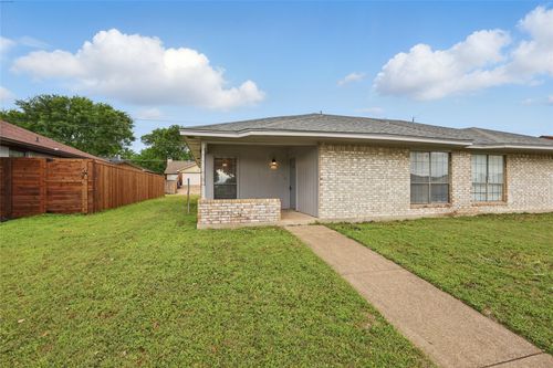 1723 Creekview Dr, Glenn Heights, TX, 75154-8627 | Card Image