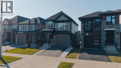 38 Sportsman Hill Street, Kitchener, ON, N2H5T3 | Card Image