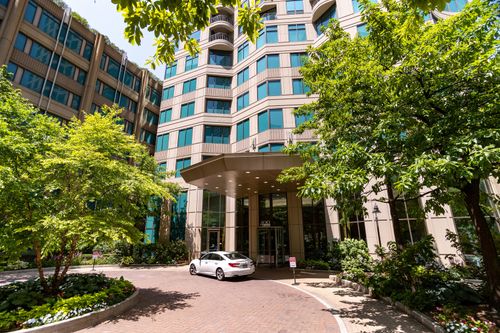 apt-907-400 La Salle Dr, Chicago, IL, 60654-8523 | Card Image