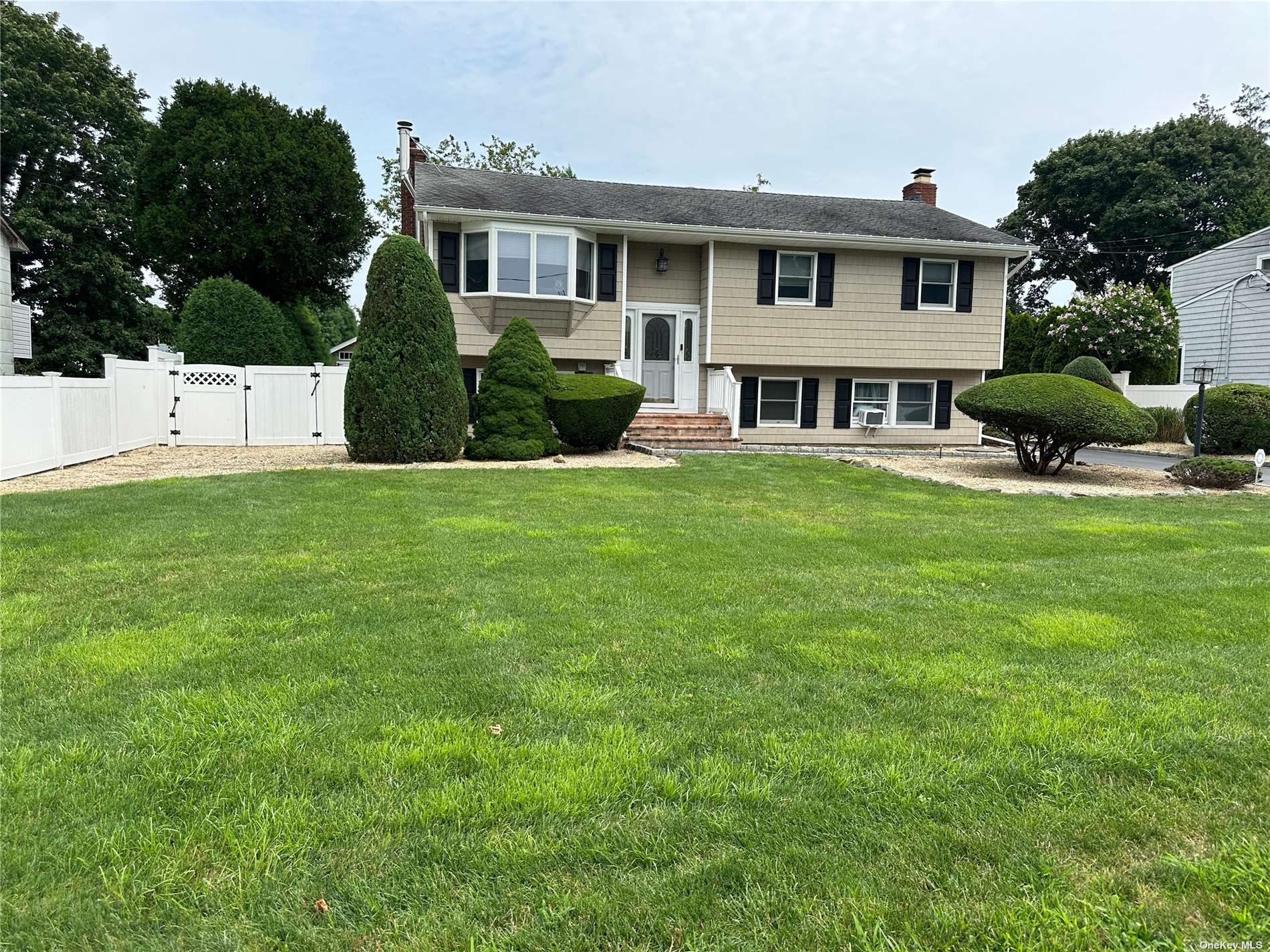 Shore Rd, Oakdale, NY 11769