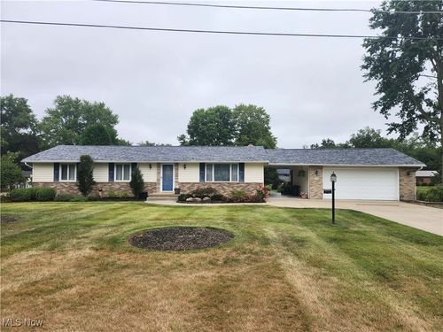 5192 Willow Dr Nw, Malvern, OH, 44644-9450 | Card Image