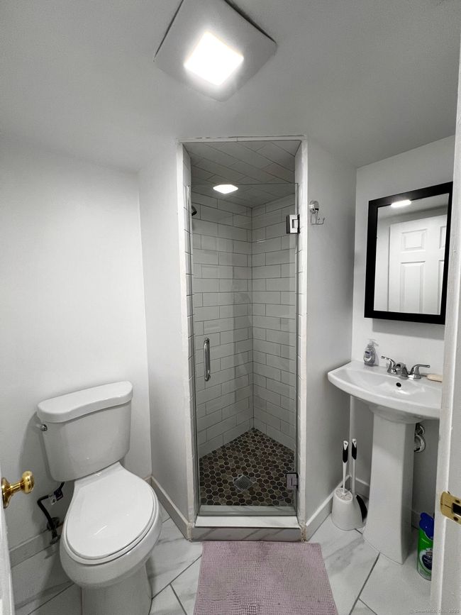 17 Rock Spring Rd, House other with 3 bedrooms, 3 bathrooms and null parking in Stamford CT | Image 20