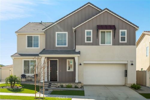 18100 Tableau Way, Saugus, CA, 91350-5898 | Card Image
