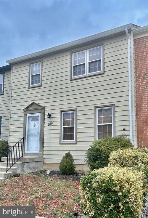 8221 Stationhouse Ct, LORTON, VA, 22079-1204 | Card Image