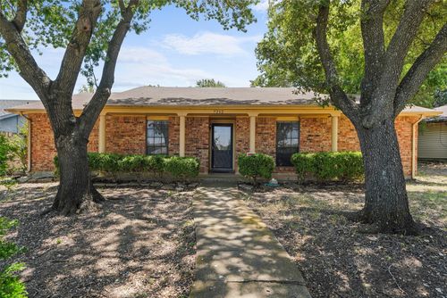 7212 Field View Ln, Dallas, TX, 75249-1114 | Card Image