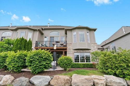 5624 Knob Hill Cir, Clarkston, MI, 48348-4860 | Card Image