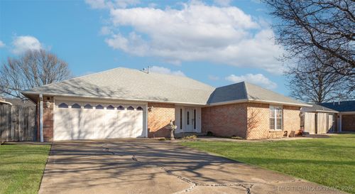 612 Westwood Drive, Claremore, OK, 74017 | Card Image