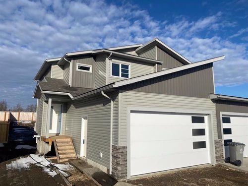7906 91 Street, Home with 3 bedrooms, 2 bathrooms and 4 parking in Grande Prairie AB | Card Image