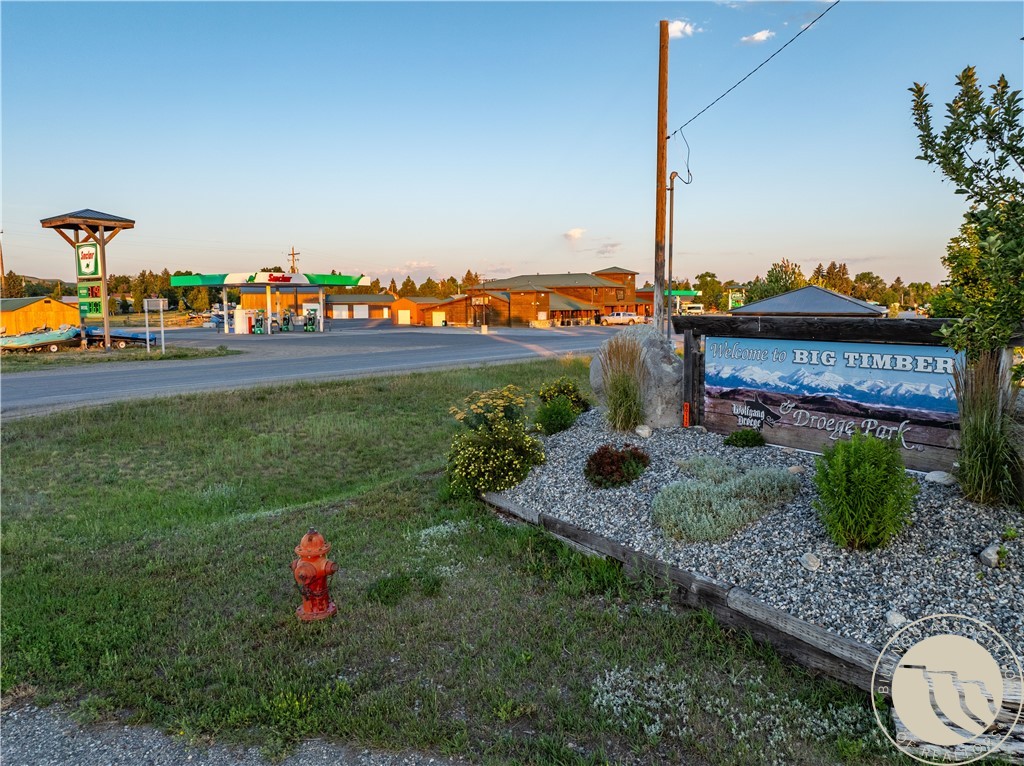 228 Big Timber Loop Rd, Big Timber, MT 59011