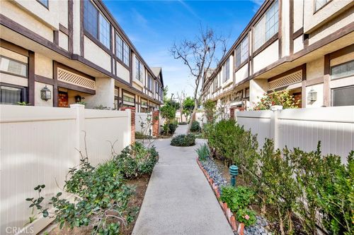 unit-203-20737 Roscoe Blvd, Winnetka, CA, 91306-1748 | Card Image