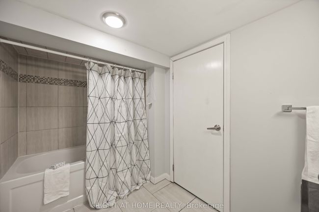 285 Olive Ave, House other with 3 bedrooms, 2 bathrooms and 3 parking in Oshawa ON | Image 35