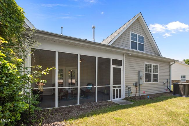 Exterior Back | Image 32