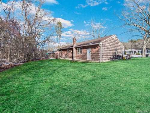 103 Glider Ave, Riverhead, NY, 11901-4113 | Card Image