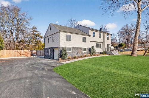 39 Andrew Ave, Oakland, NJ, 07436-3819 | Card Image