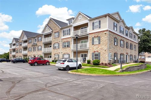 103-6 Monarch Trace Ct, Chesterfield, MO, 63017-4620 | Card Image