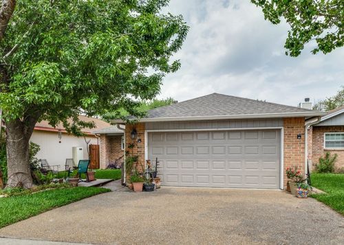 402 Village Ln, Buda, TX, 78610-9791 | Card Image