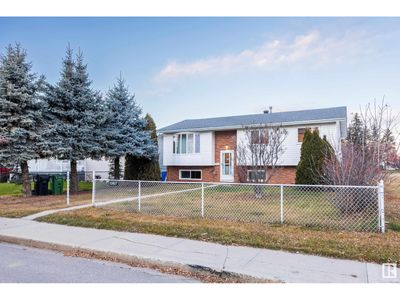 10807 99 Ave, House other with 3 bedrooms, 2 bathrooms and 4 parking in Westlock AB | Image 3