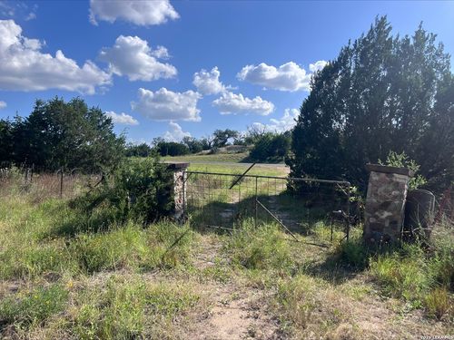 393 Us Highway 87, Comfort, TX, 78013-3747 | Card Image